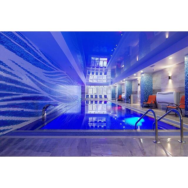 Бассейн спа зона