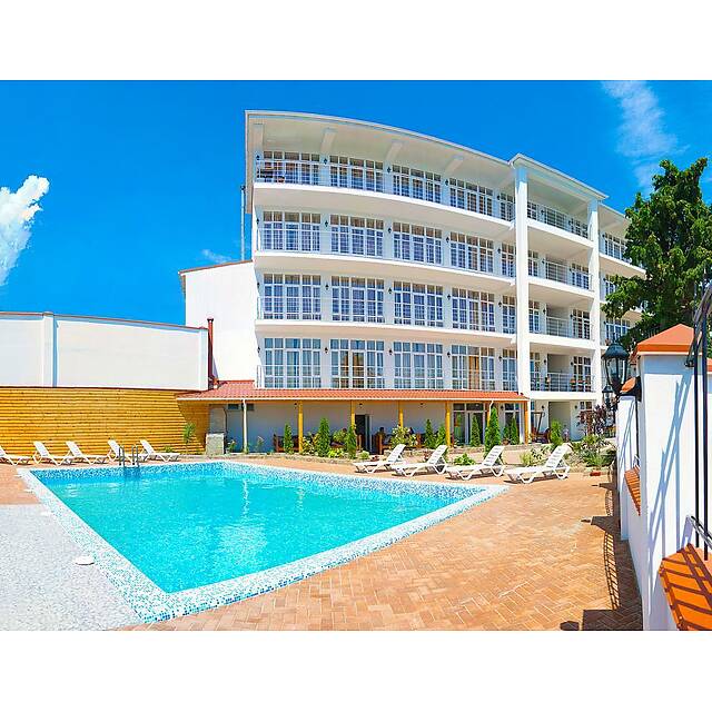 Уличный бассейн гостиница