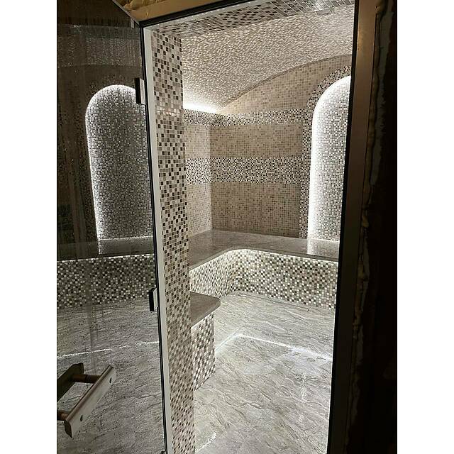 Небольшой хаммам из серого мрамора