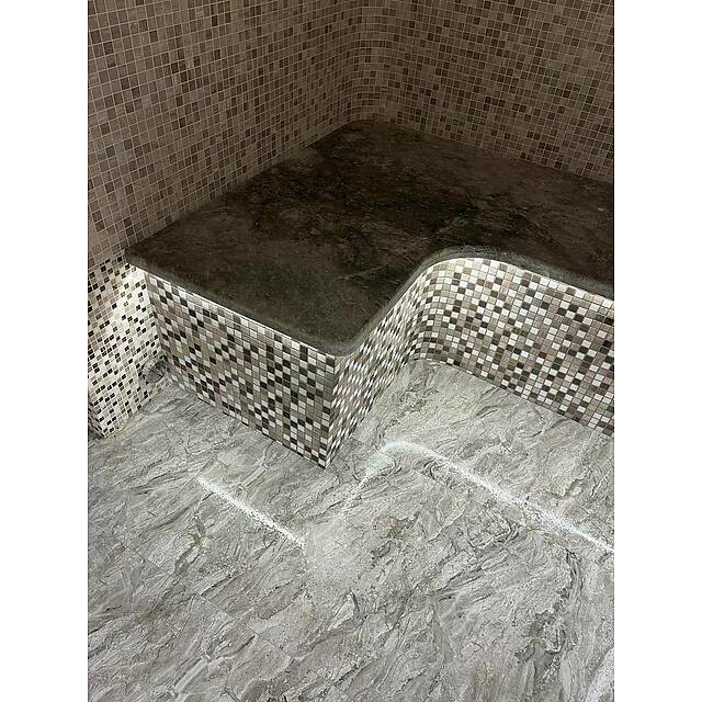 Небольшой хаммам из серого мрамора