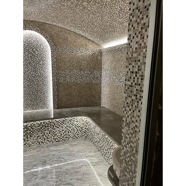 Небольшой хаммам из серого мрамора