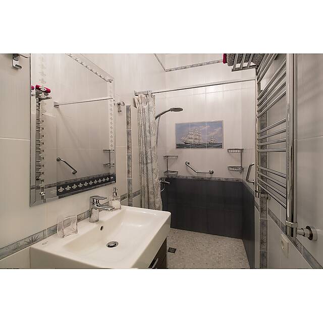 Ванная комната c мозаикой из натурального мрамора