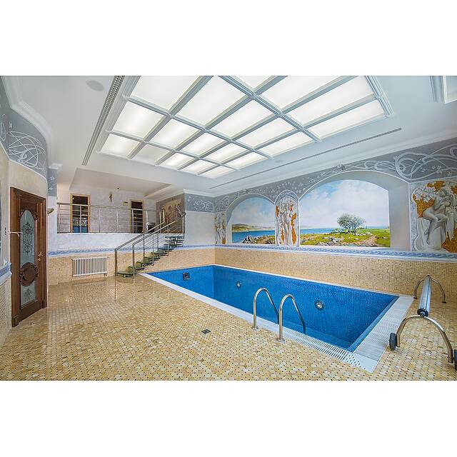 Бассейн с мозаикой из натурального камня