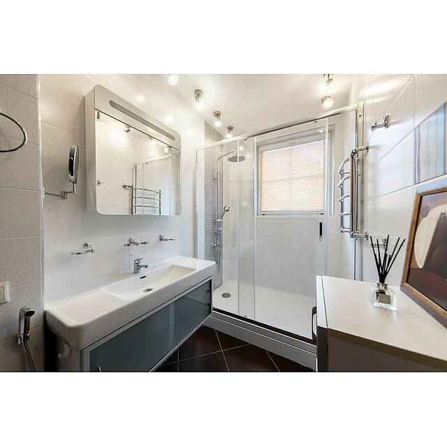 Ванная комната с серой мозаикой Soft Touch