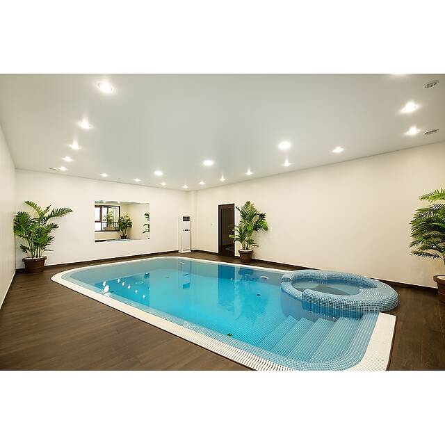 Бассейн из стеклянной мозаики Испания