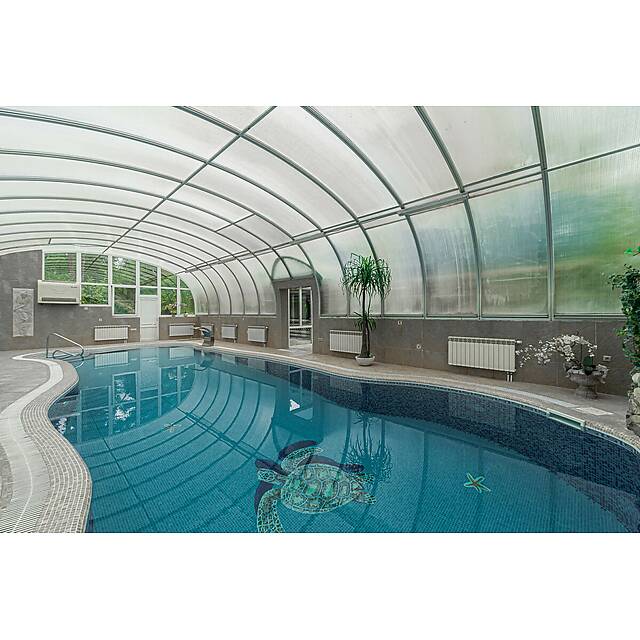 Бассейнс серой и голубой мозаикой