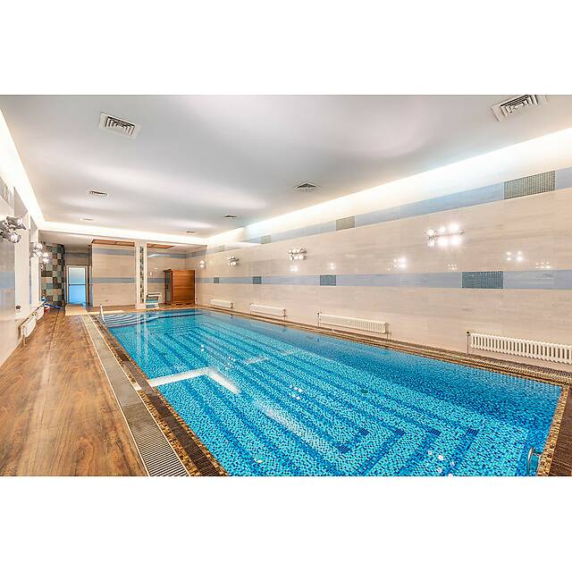 Бассейн из стеклянной мозаики голубой микс