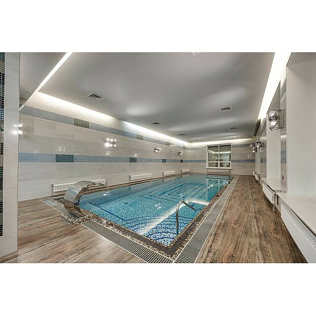 Бассейн из стеклянной мозаики голубой микс