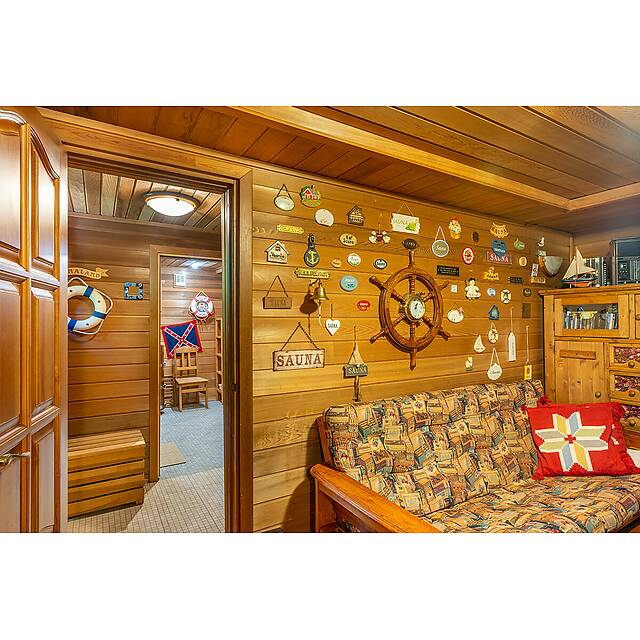 Душ с мраморной мозаикой