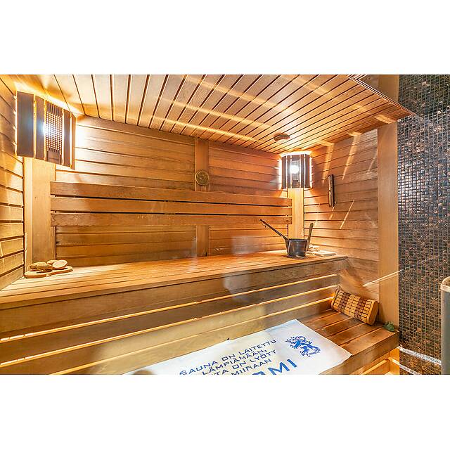 Душ с мраморной мозаикой