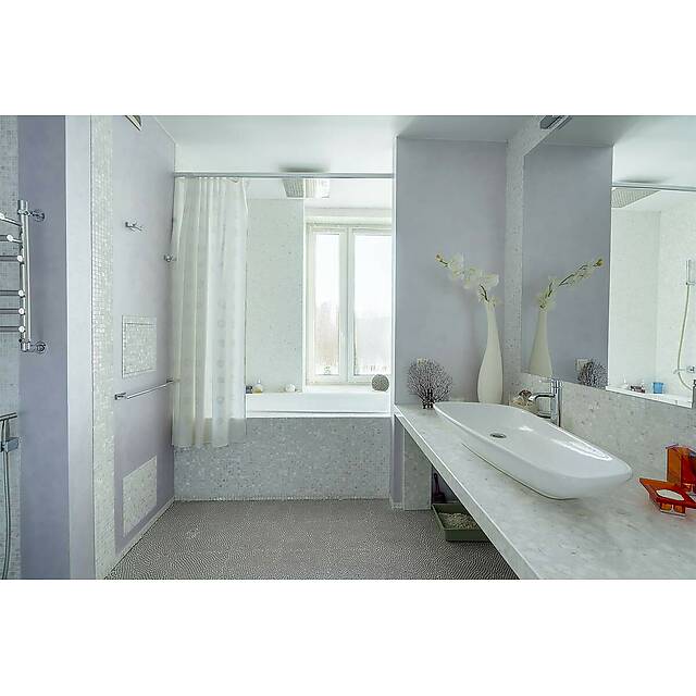 Ванная комната с мозаикой из мрамора