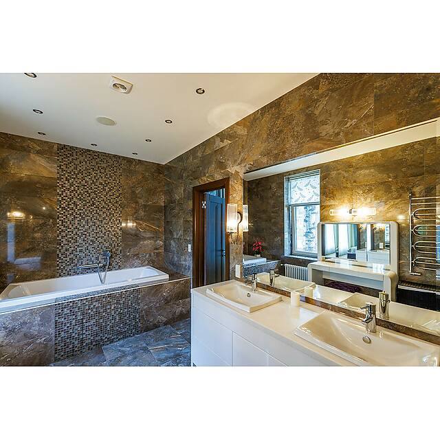 Ванная комната с мраморным миксом