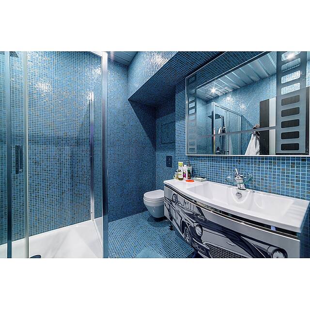 Душ из голубой мозаики с авантюрином