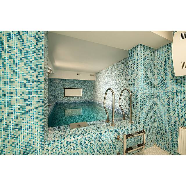 Бассейн из стеклянной мозаики 