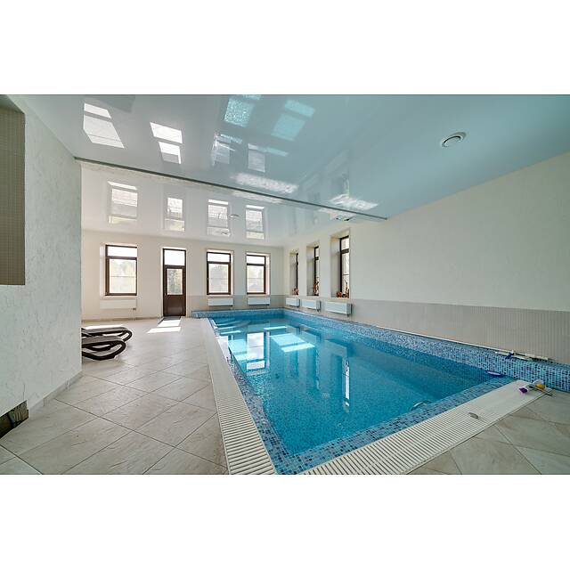 Бассейн из стеклянной мозаики, микс с перламутром