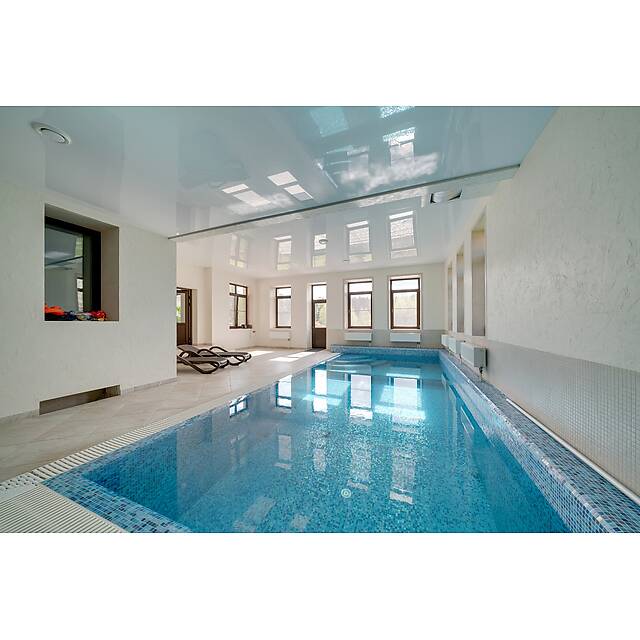 Бассейн из стеклянной мозаики, микс с перламутром