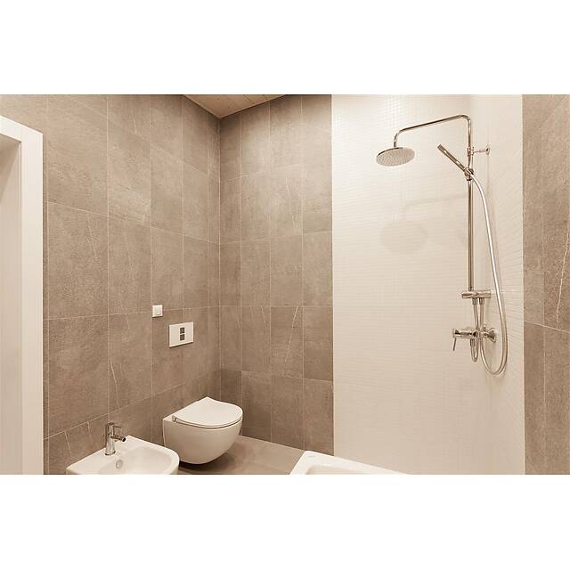 Душ из стеклянной мозаики 