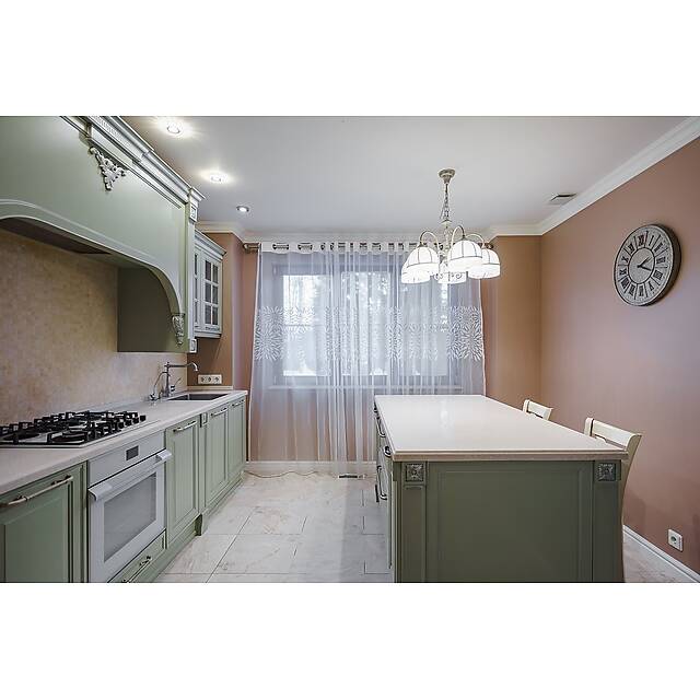 Кухня с мозаикой из мрамора