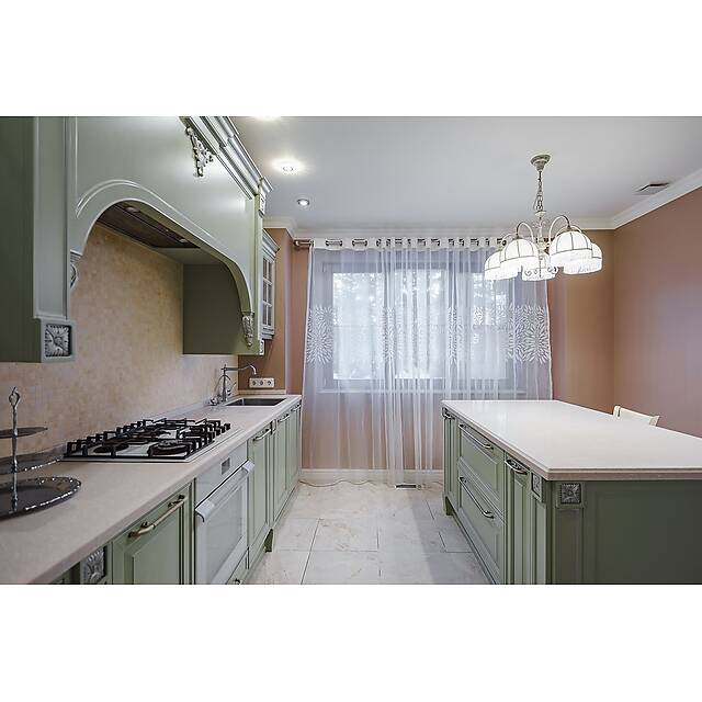 Кухня с мозаикой из мрамора