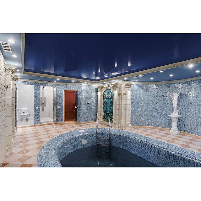 Бассейн с перламутровой мозаикой