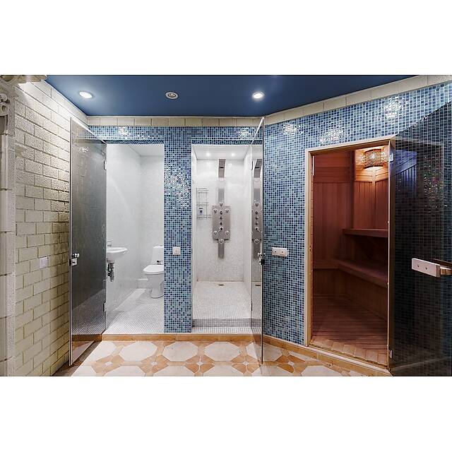 Бассейн с перламутровой мозаикой