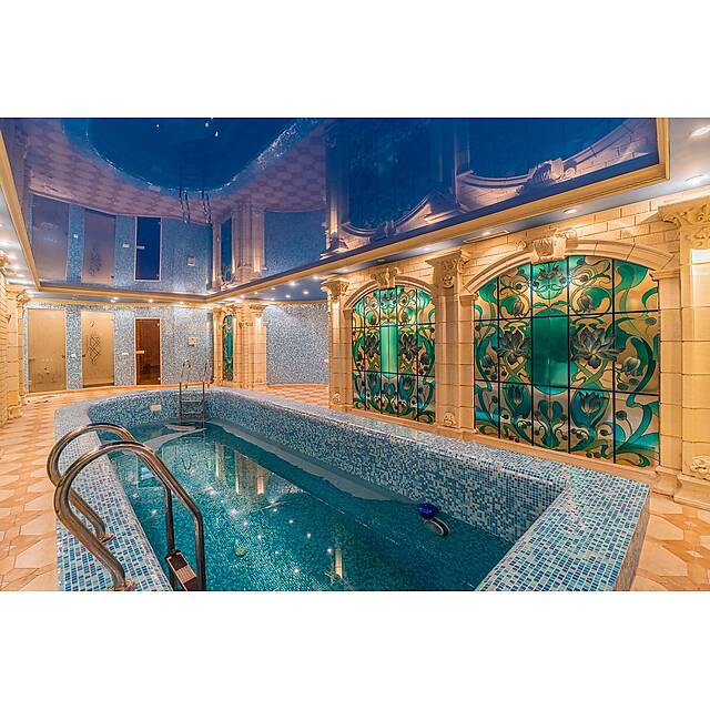 Бассейн с перламутровой мозаикой