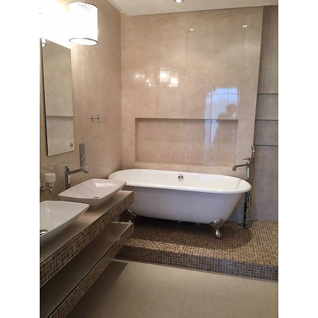 Душ с мраморной мозаикой