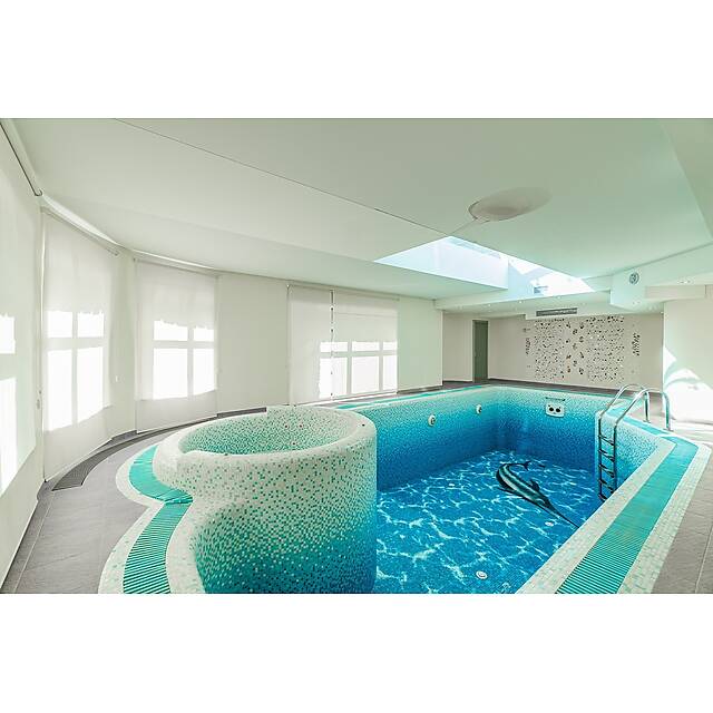 Бассейн из стеклянной мозаики 