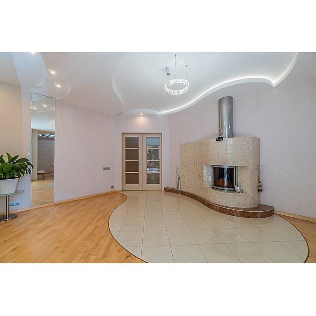 Камин из мраморной мозаики