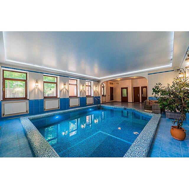 Бассейн из стеклянной мозаики 