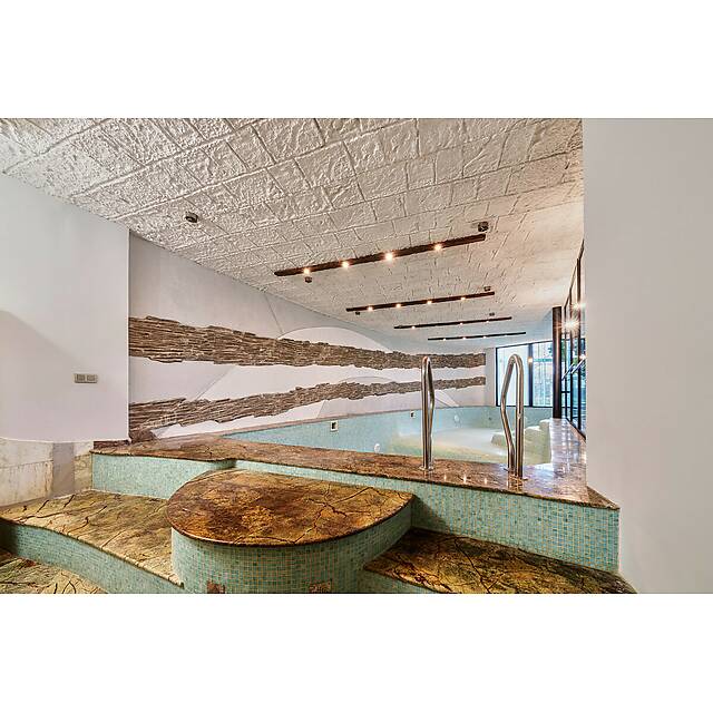 Бассейн из стеклянной мозаики 