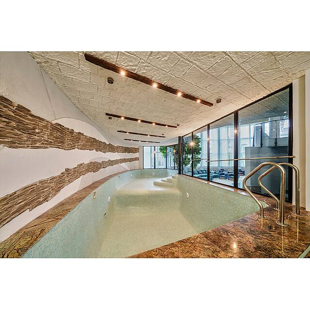 Бассейн из стеклянной мозаики 