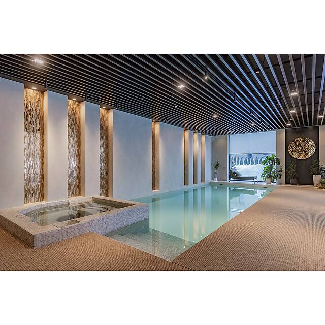 Бассейн из стеклянной мозаики 