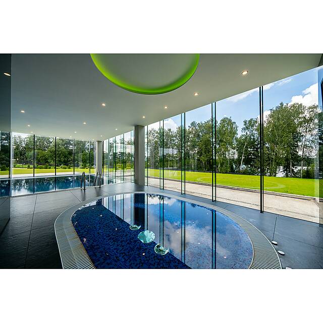 Бассейн из стеклянной мозаики 