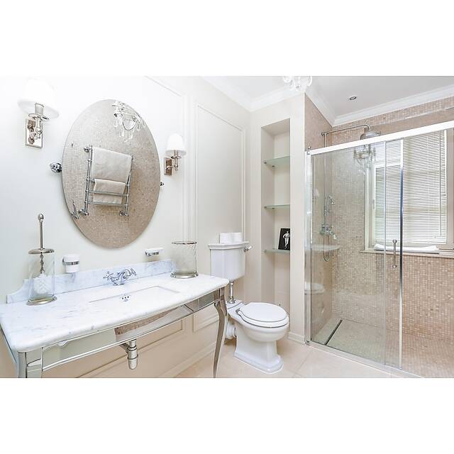 Душ с мраморной мозаикой