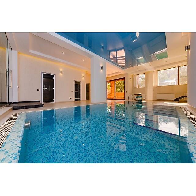 Бассейн из стеклянной мозаики с перламутром